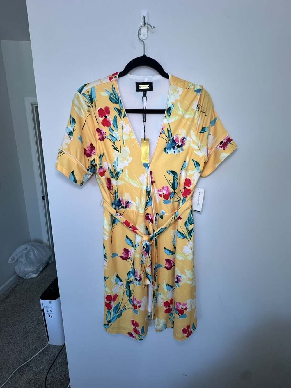 NWT Alexia Admor Floral V-Neck Wrap Dress Yellow Multi Size 6